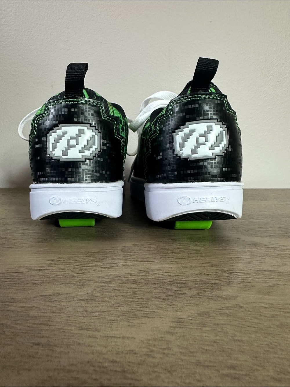 Heelys Kids MineCraft Low-Top Skate Shoes Size 4 - Picture 5 of 10